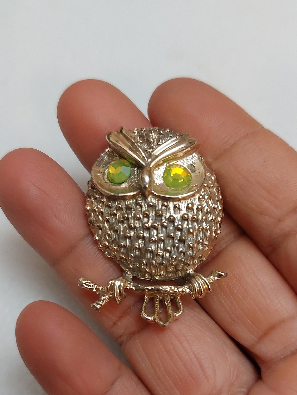 Vintage Sarah Coventry Rustic Brooch Pin Gold Tone Textured Owl With Green Eyes